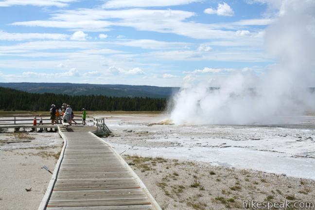 Beat the Crowds: Your Guide to Yellowstone's Fountain Paint Pots Trail